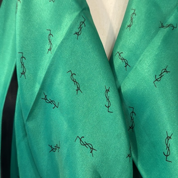 Authentic YSL silk scarf - Picture 4 of 10